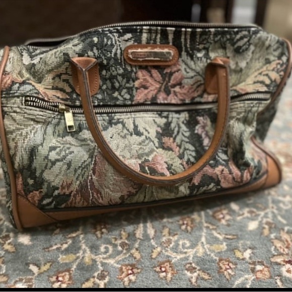 American tourister French Carpet Tapestry vintage train case - Picture 1 of 5